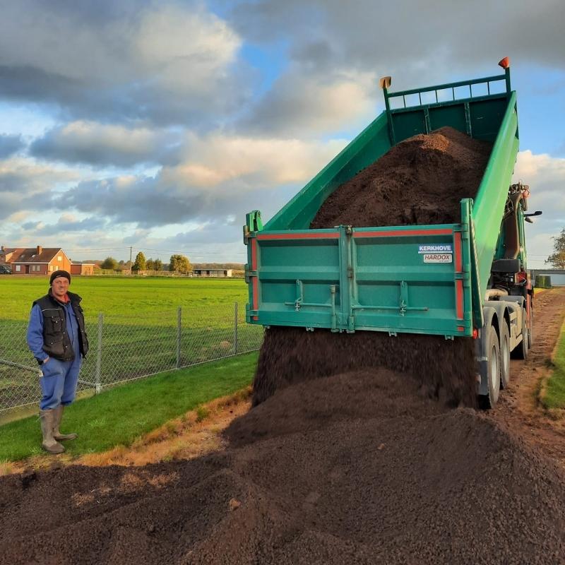 Levering grind, kleine vaste camion - Jatu.be